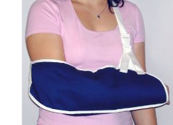 farmacare reggibraccio semplice misura grande consente limmobilizzazione in posizione corretta del braccio nei casi di slogature traumi ed ingessature farmacare