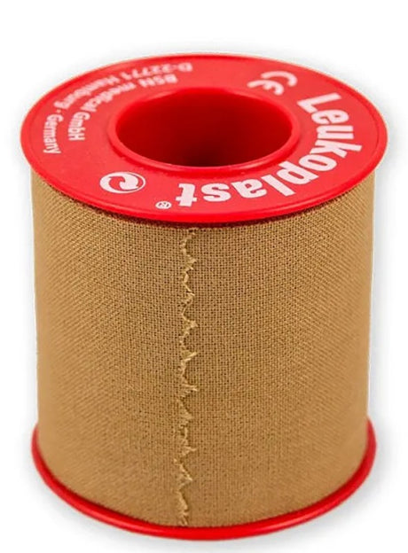 essity italy cerotto chirurgico per fissaggio medicazioni in rocchetto leukoplast supporto viscosa color pelle massa adesiva caucciu ossido di zinco 10x500cm leukoplast ean 4042809027662